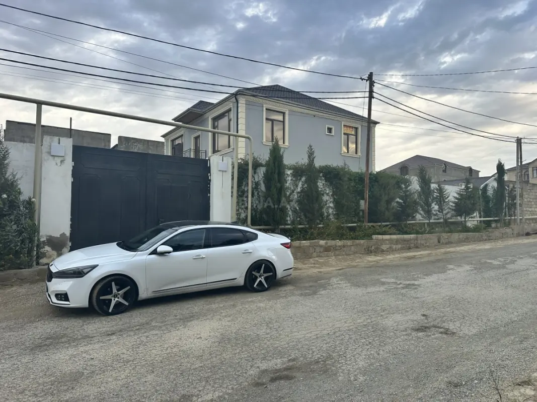 Satılır 6 otaqlı həyət evi 211 m²