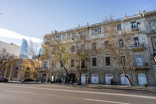 Kirayə verilir 3 otaqlı mənzil 127.1 m² — Bakı 3 otaq 127.10 m²