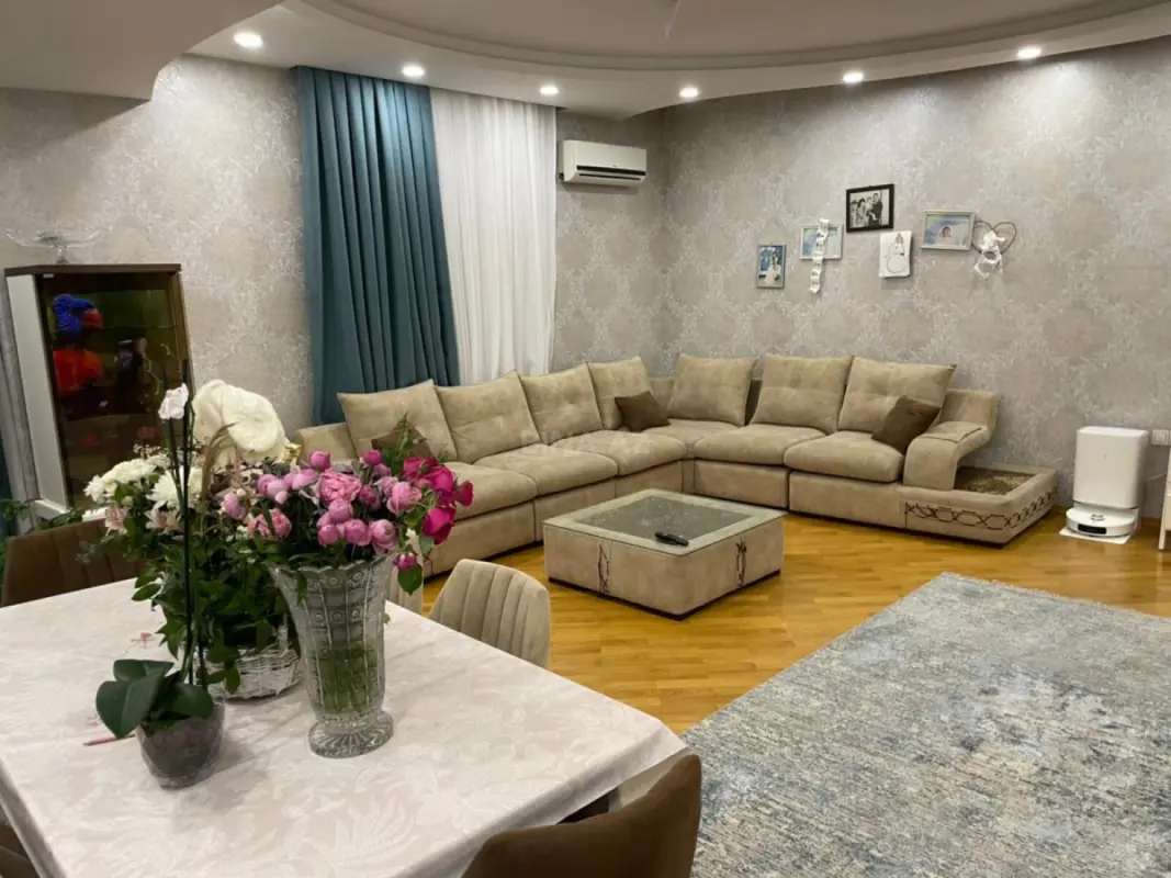 Satılır 3 otaqlı mənzil 135 m²