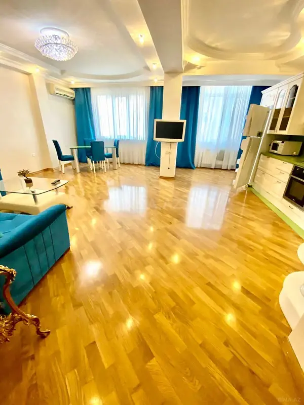 Kirayə verilir 2 otaqlı mənzil 70 m²