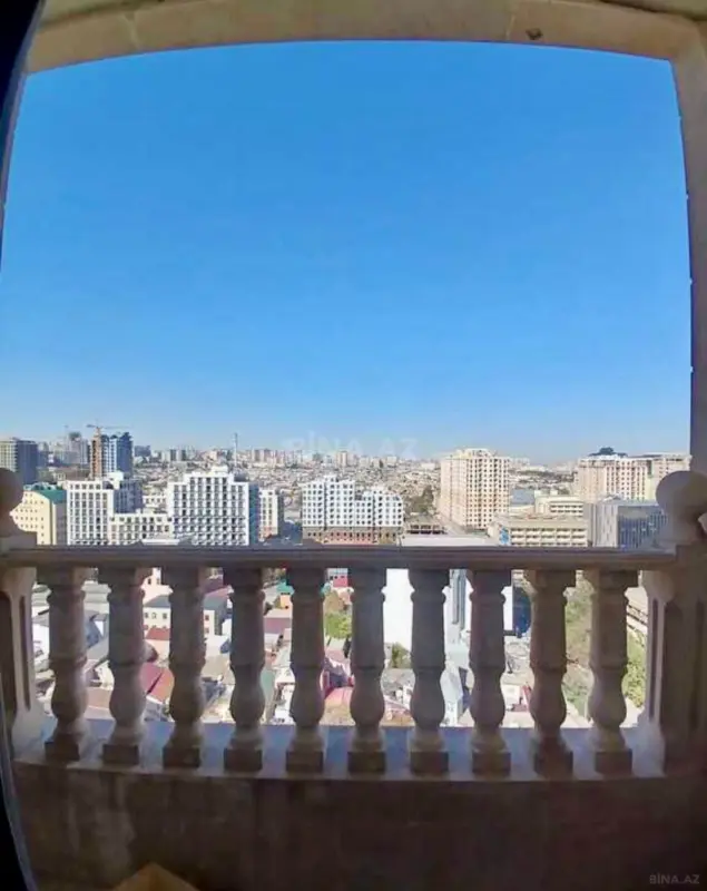 Satılır 4 otaqlı mənzil 206 m²
