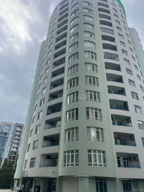 Satılır 4 otaqlı mənzil 210 m²