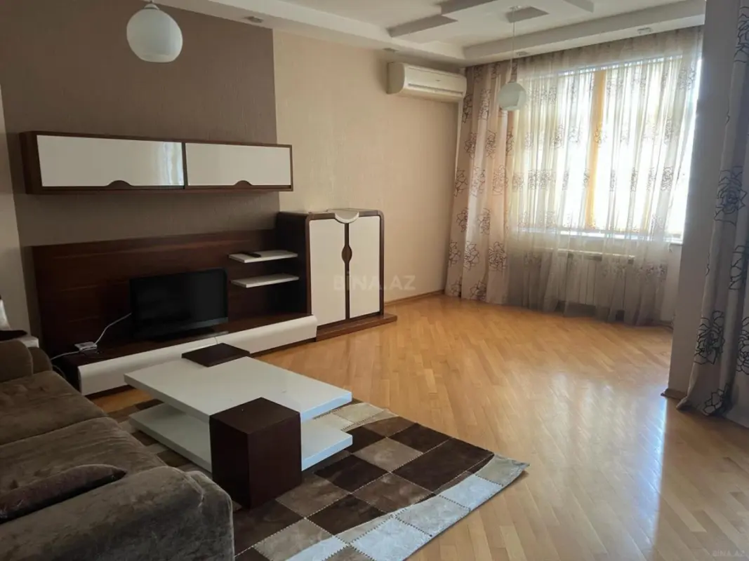 Kirayə verilir 3 otaqlı mənzil 130 m²