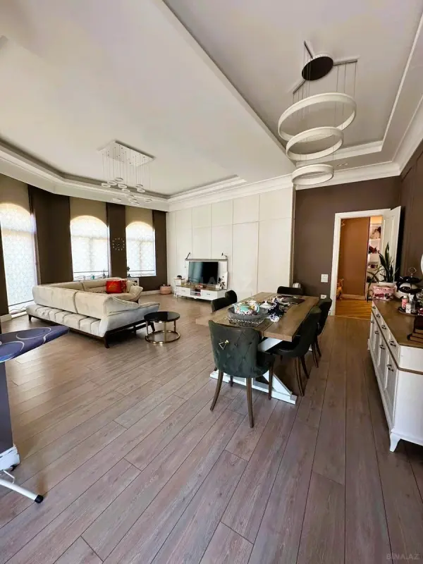 Kirayə verilir 5 otaqlı mənzil 200 m²