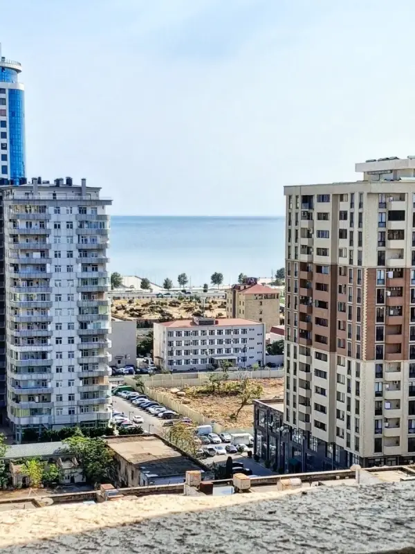 Satılır 4 otaqlı mənzil 204 m²