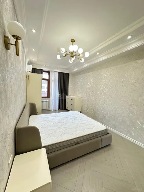 Satılır 2 otaqlı mənzil 108 m²