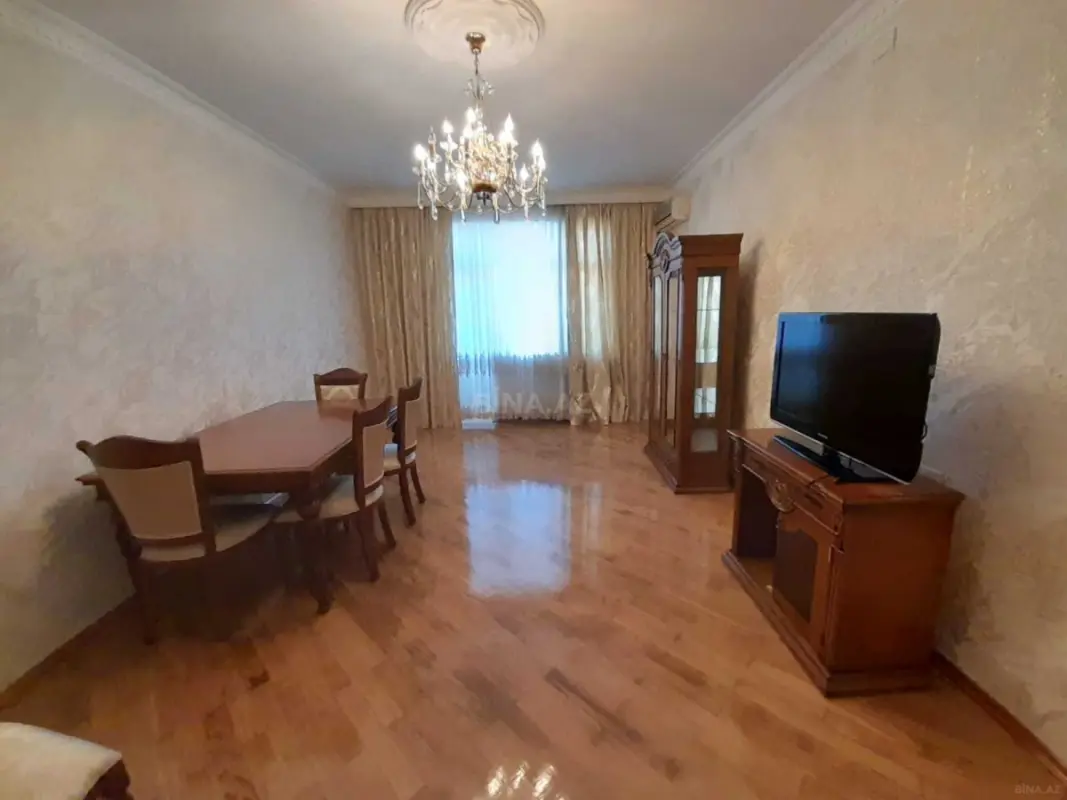Kirayə verilir 3 otaqlı mənzil 140 m²