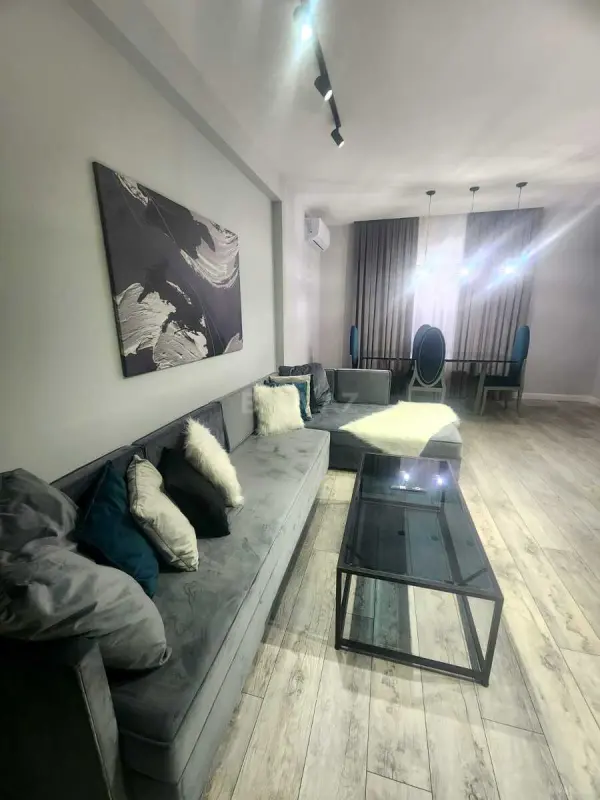 Kirayə verilir 2 otaqlı mənzil 110 m²