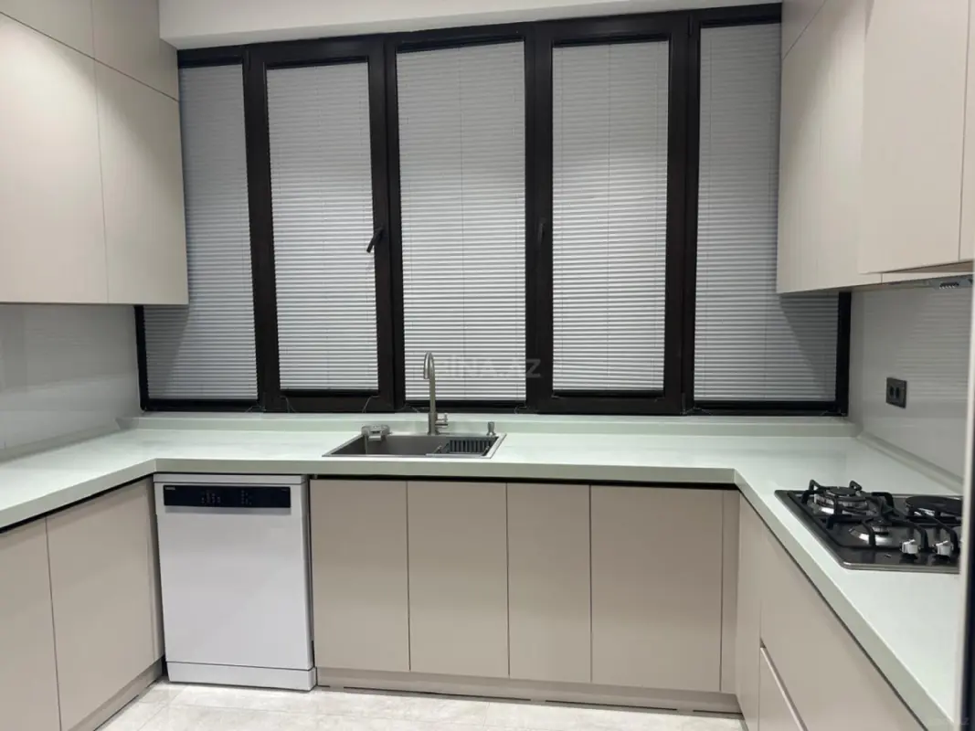 Kirayə verilir 2 otaqlı mənzil 65 m²