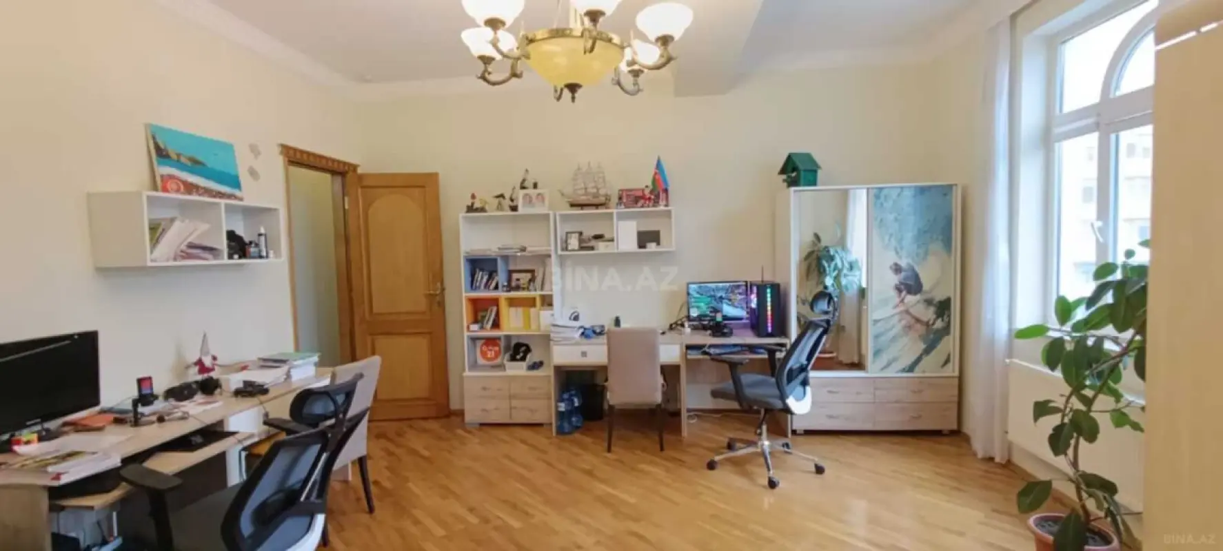 Satılır 4 otaqlı mənzil 200 m²
