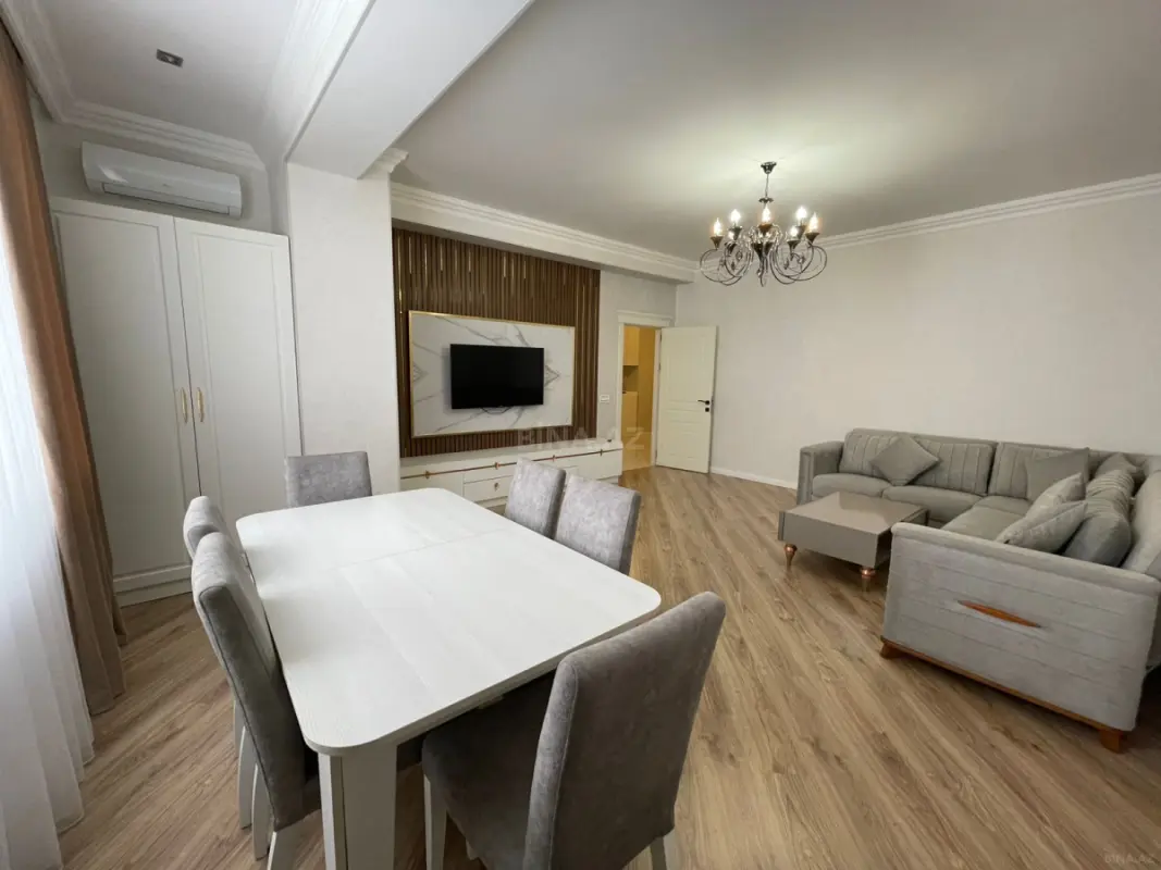 Kirayə verilir 2 otaqlı mənzil 83 m²