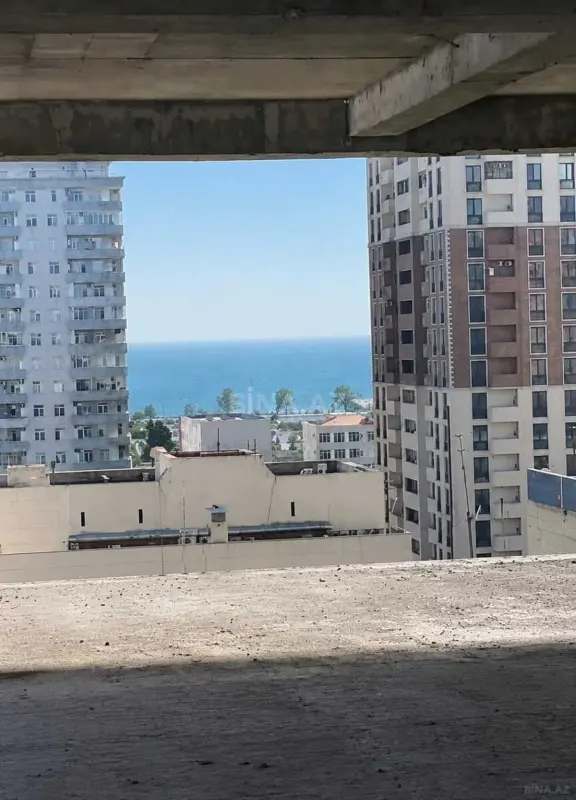 Satılır 3 otaqlı mənzil 145 m²