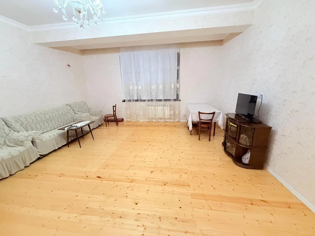 Kirayə verilir 4 otaqlı mənzil 130 m²