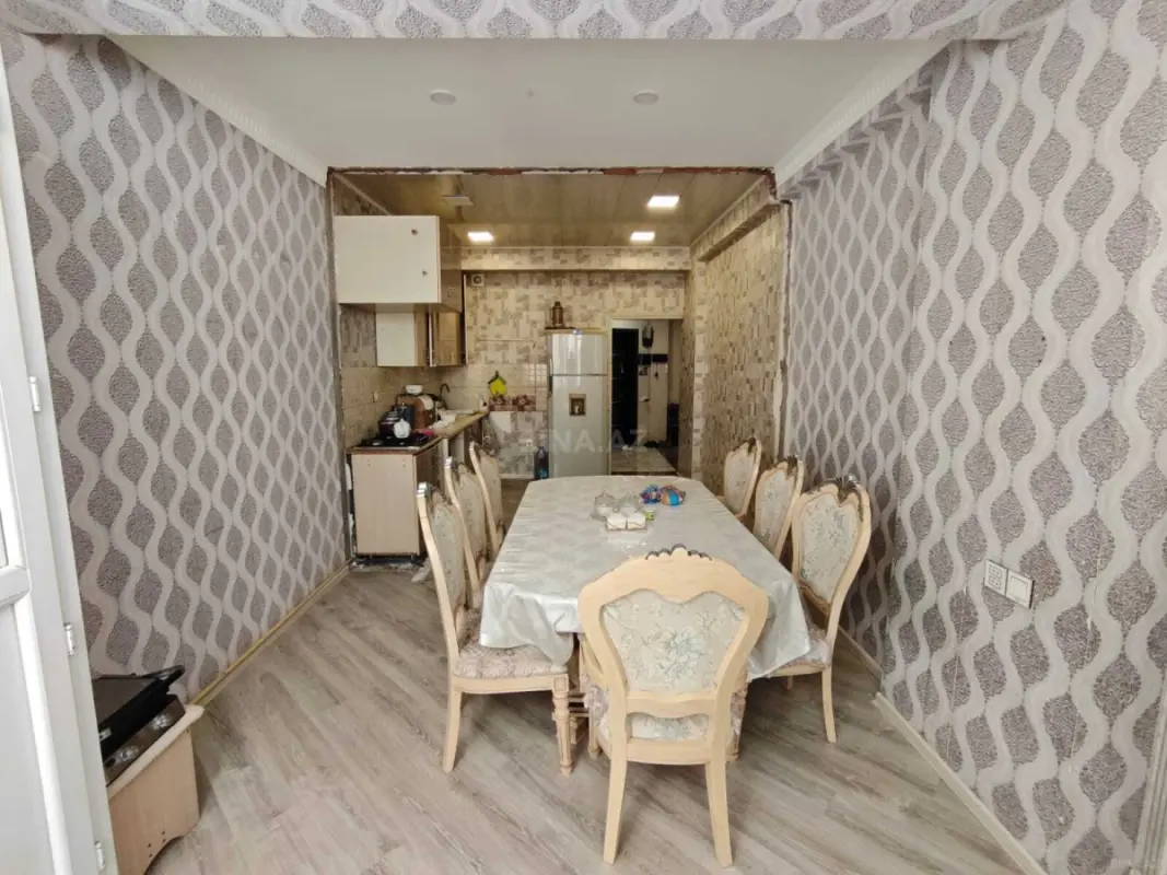 Satılır 3 otaqlı mənzil 137 m²