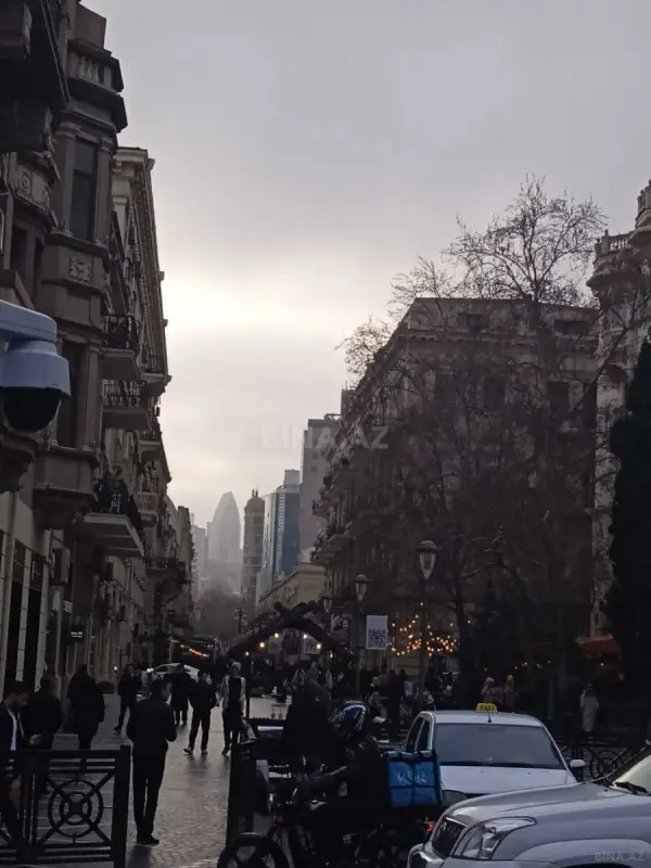 Kirayə verilir 4 otaqlı mənzil 150 m²