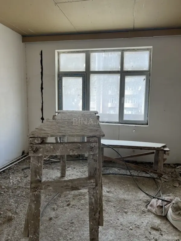 Satılır 4 otaqlı mənzil 200 m²