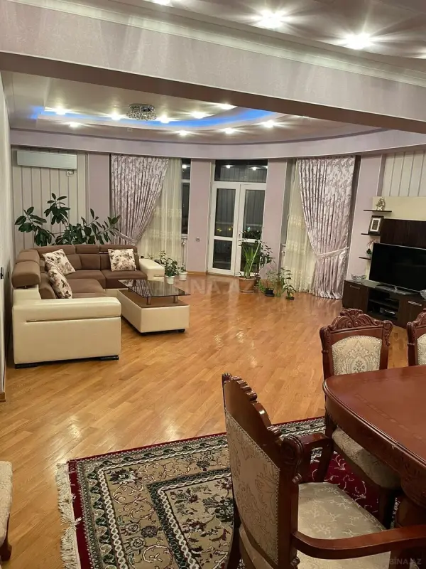 Satılır 6 otaqlı mənzil 300 m²