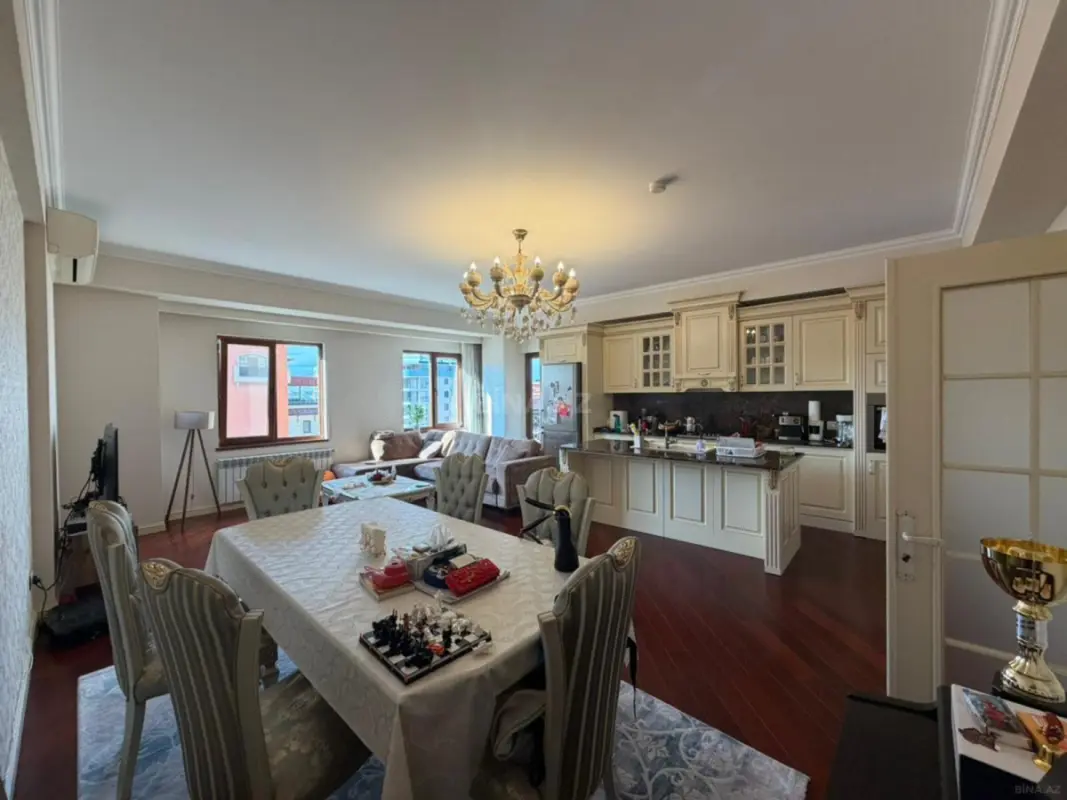 Kirayə verilir 3 otaqlı mənzil 150 m²