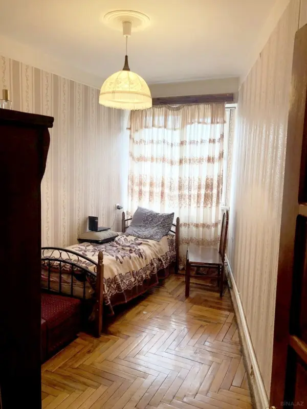 Satılır 4 otaqlı mənzil 120 m²