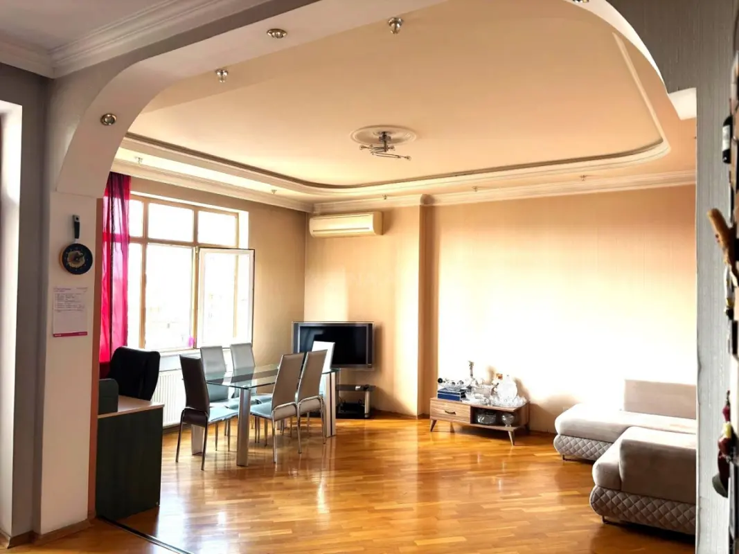 Satılır 2 otaqlı mənzil 92 m²