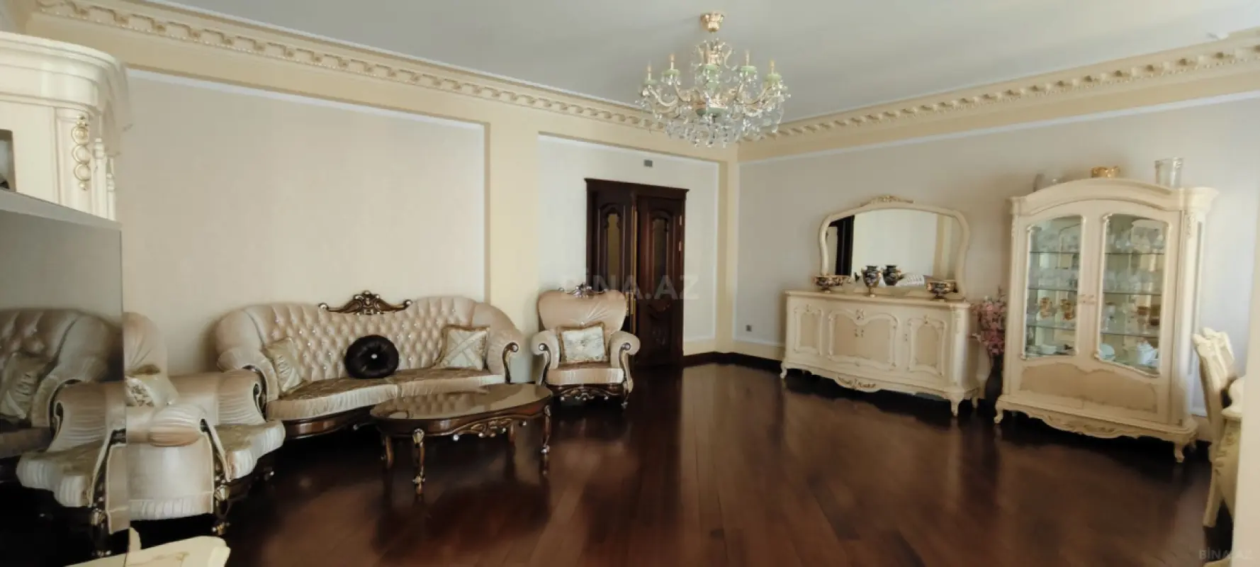 Kirayə verilir 3 otaqlı mənzil 150 m²