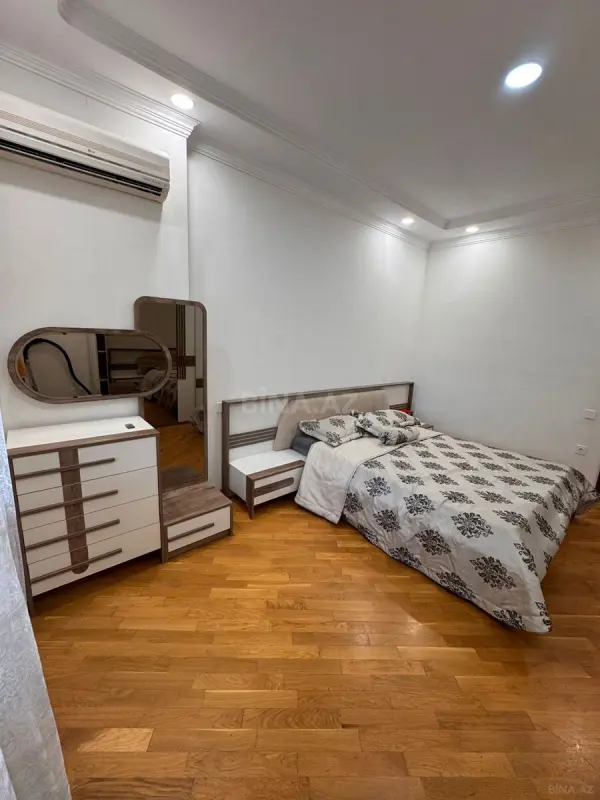 Kirayə verilir 2 otaqlı mənzil 77 m²