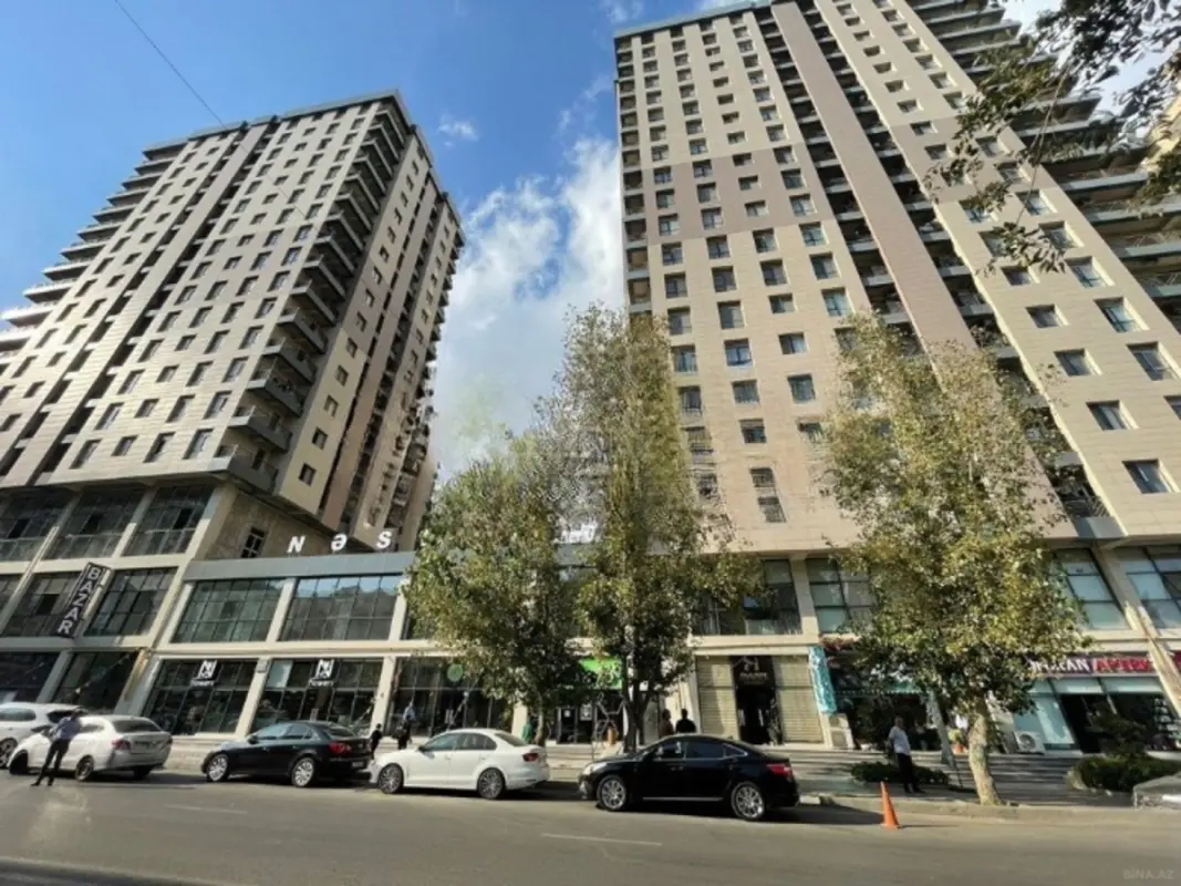 Satılır 4 otaqlı mənzil 193 m²