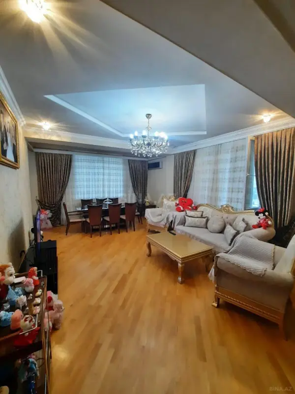 Satılır 2 otaqlı mənzil 92 m²