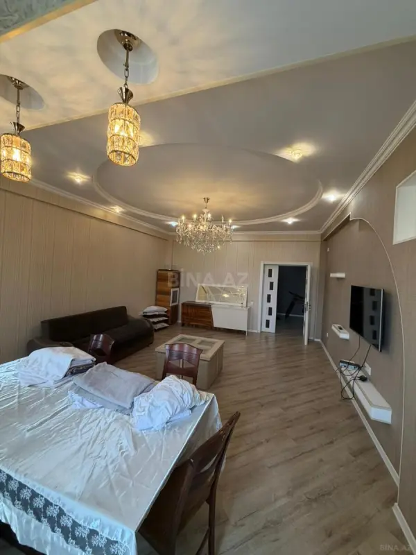 Satılır 3 otaqlı mənzil 135 m²