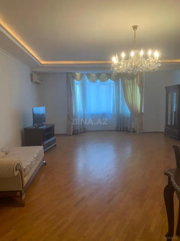 Kirayə verilir 3 otaqlı mənzil 140 m²