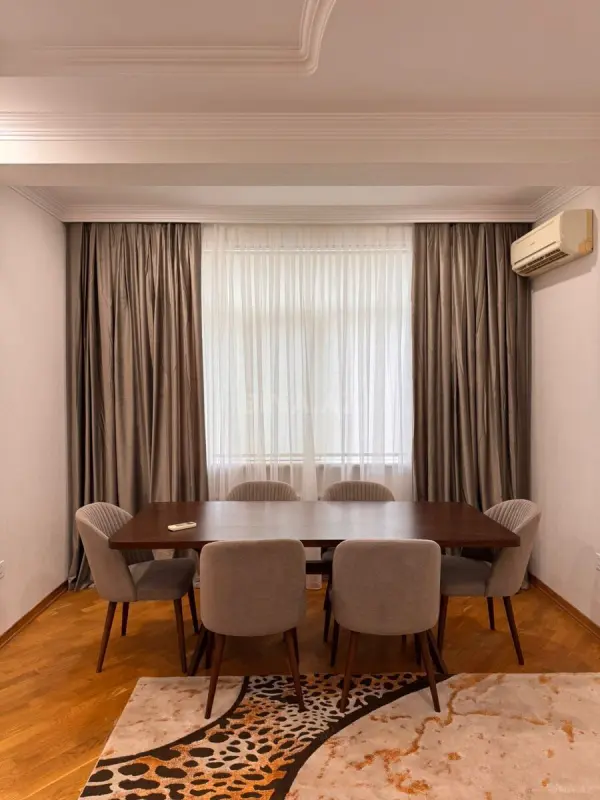 Kirayə verilir 2 otaqlı mənzil 77 m²