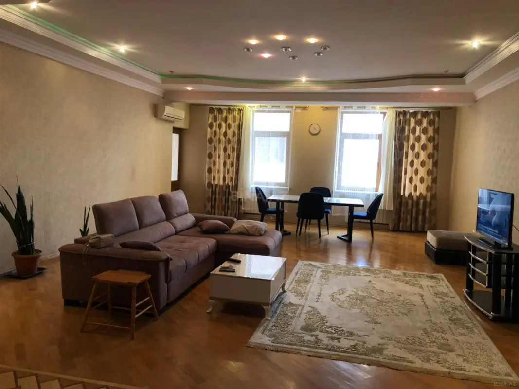 Kirayə verilir 3 otaqlı mənzil 147 m²