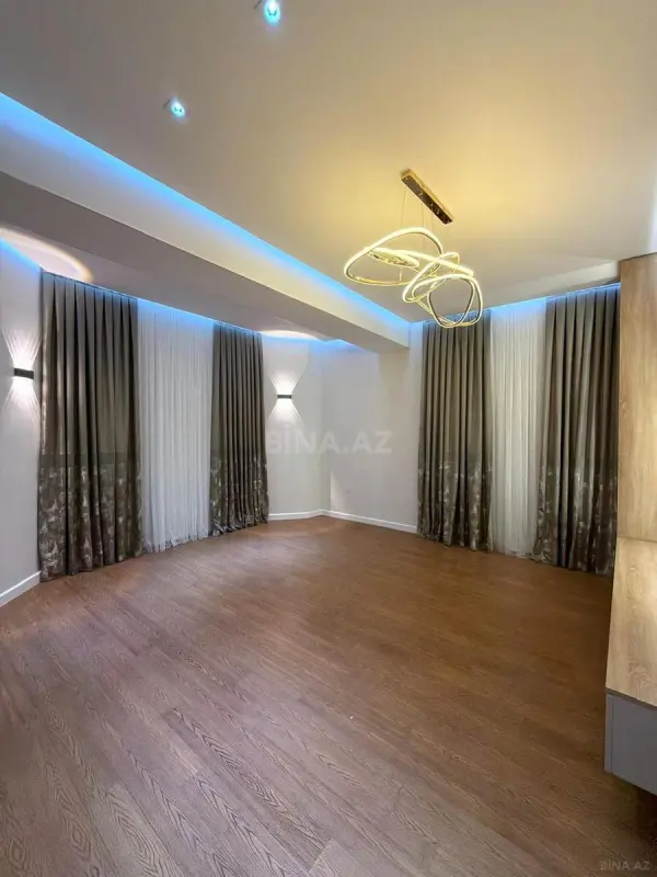 Satılır 4 otaqlı mənzil 126 m²