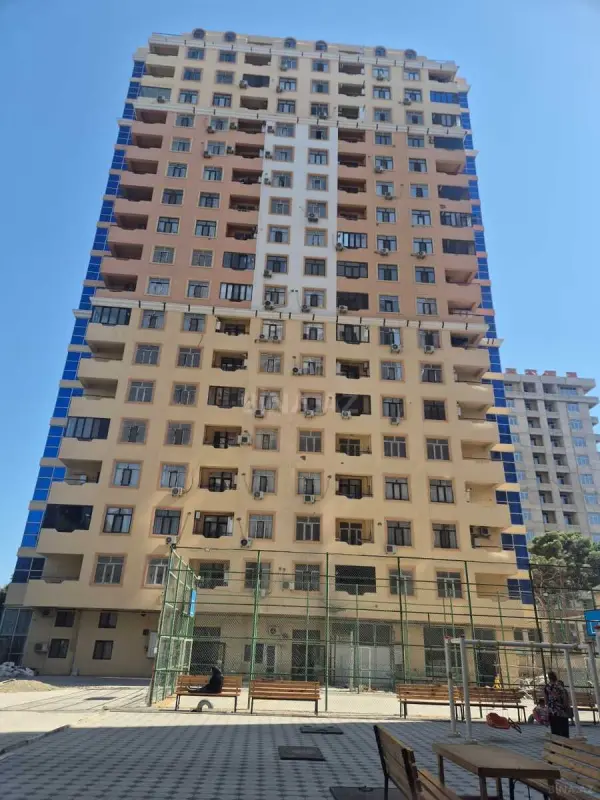 Satılır 3 otaqlı mənzil 130 m²