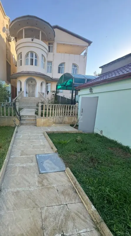 Kirayə verilir 6 otaqlı həyət evi 400 m²