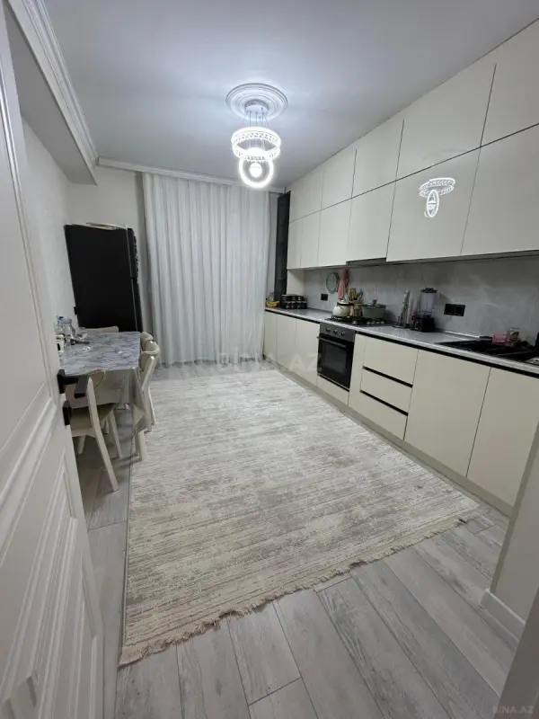 Kirayə verilir 4 otaqlı mənzil 115 m²