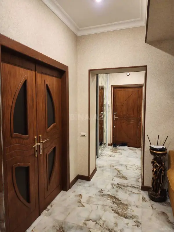 Kirayə verilir 6 otaqlı mənzil 210 m²