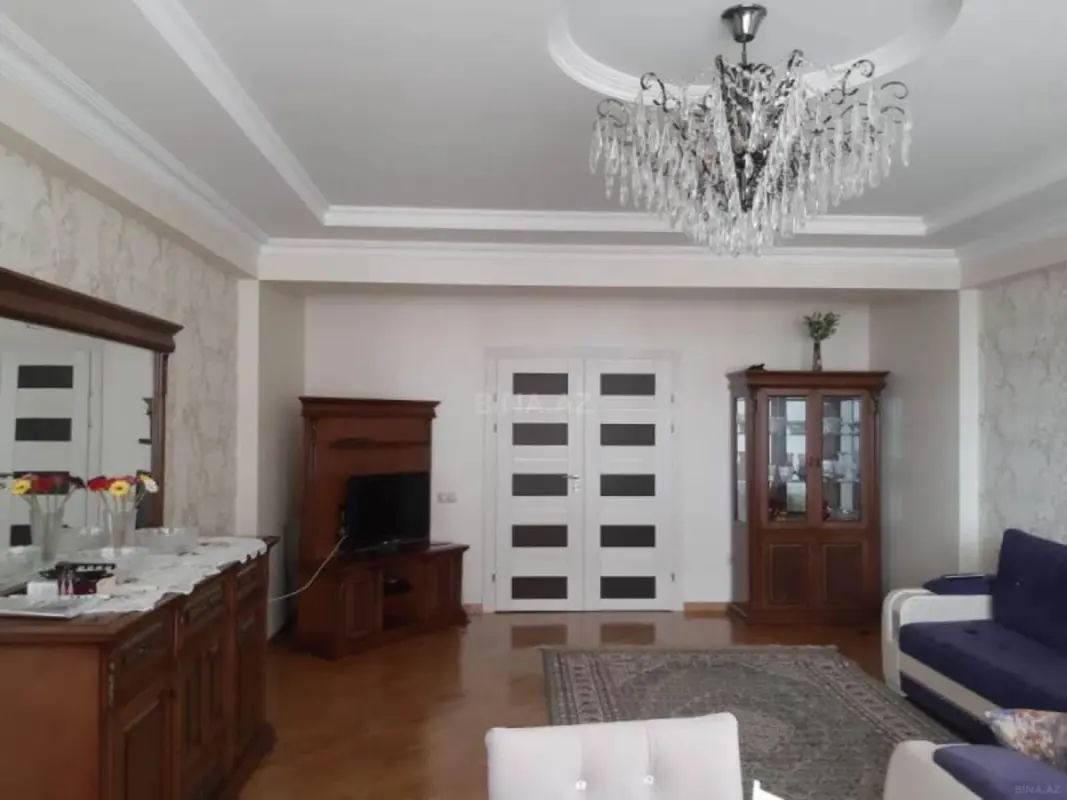 Satılır 3 otaqlı mənzil 151 m²