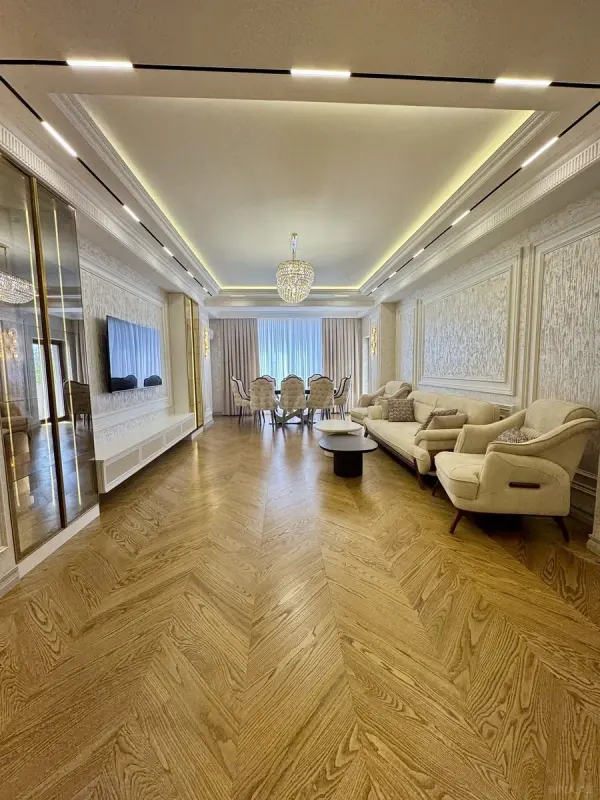 Satılır 4 otaqlı mənzil 235 m²