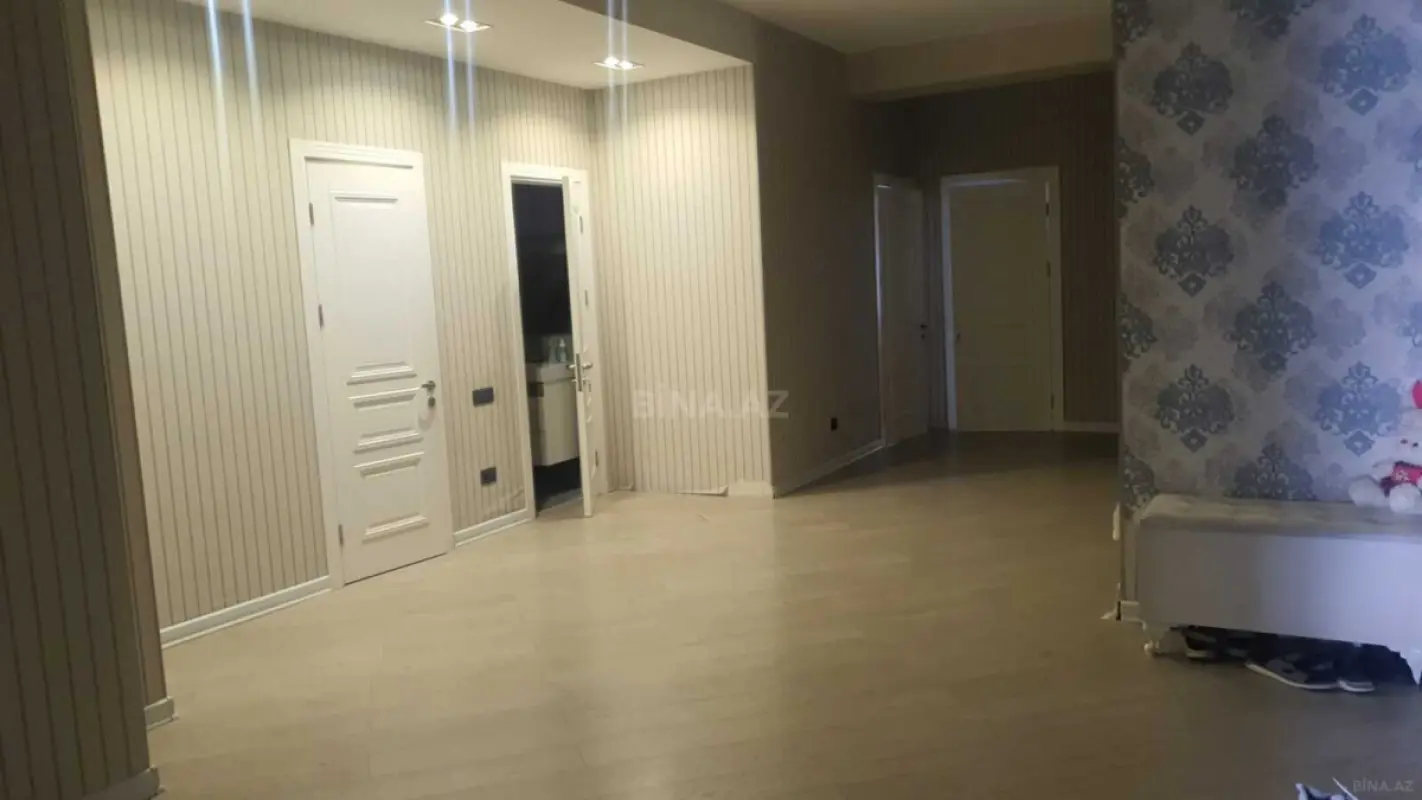 Kirayə verilir 4 otaqlı mənzil 218 m²