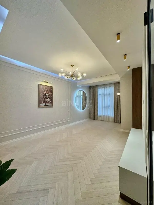 Satılır 4 otaqlı mənzil 130 m²