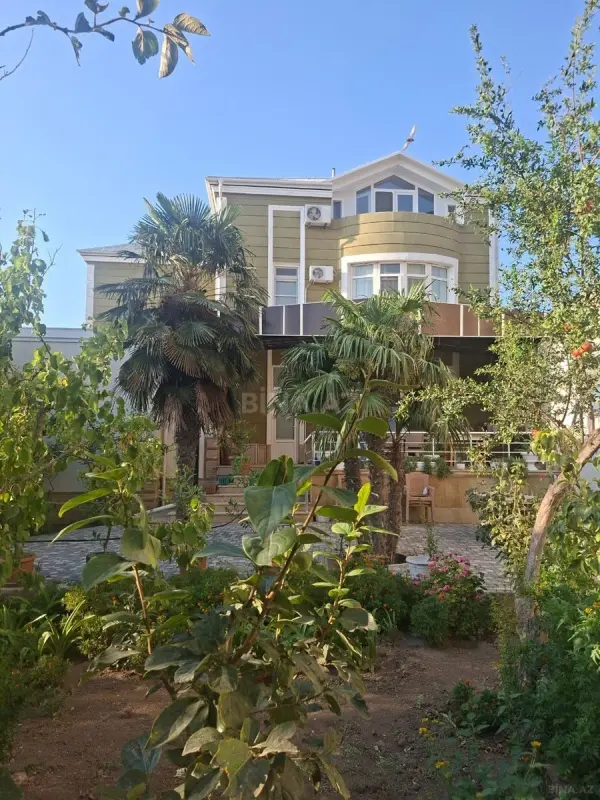 Satılır 10 otaqlı həyət evi 361 m²