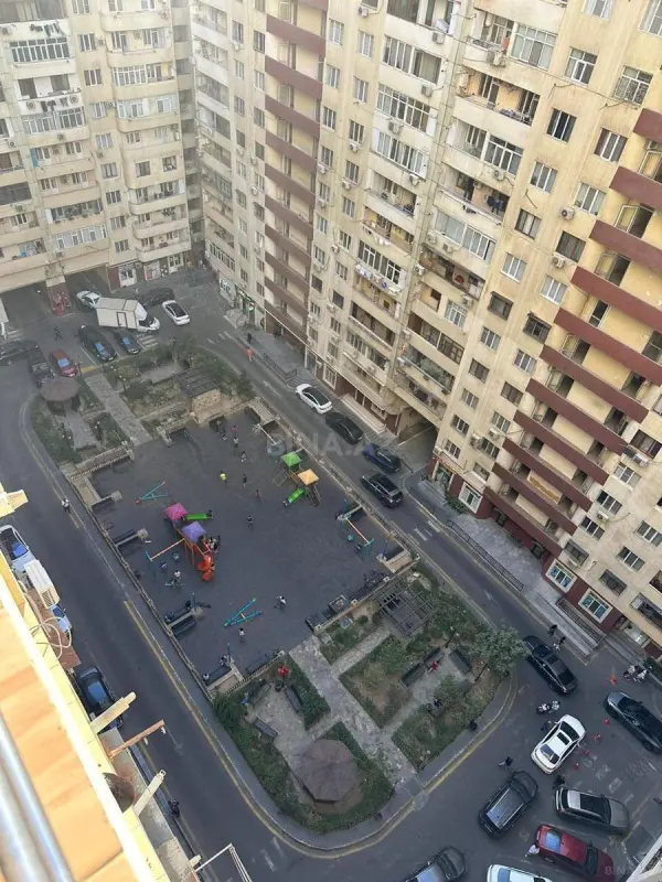 Satılır 3 otaqlı mənzil 136 m²