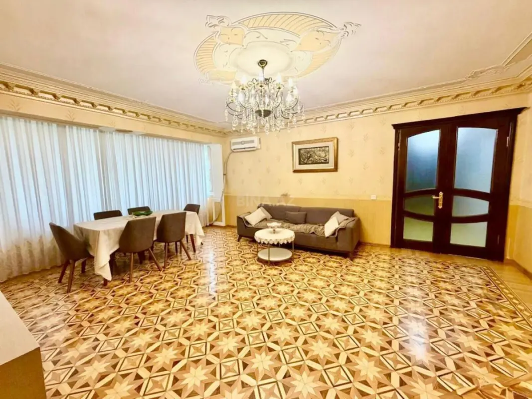 Satılır 4 otaqlı mənzil 120 m²