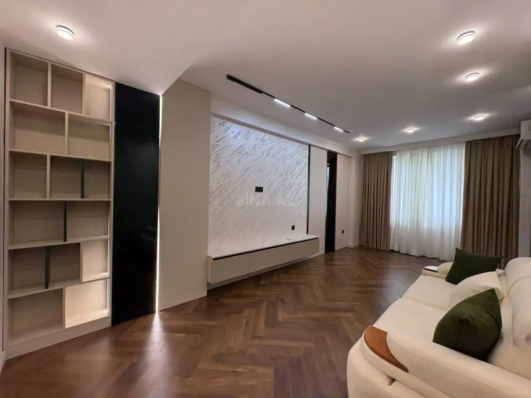 Satılır 3 otaqlı mənzil 120 m²