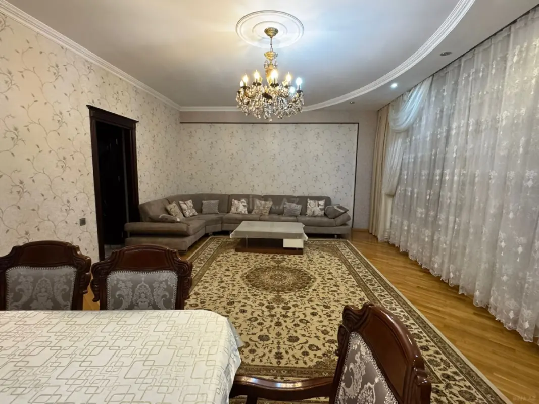 Satılır 4 otaqlı mənzil 150 m²