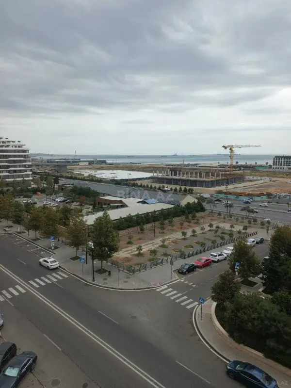 Satılır 5 otaqlı mənzil 228 m²