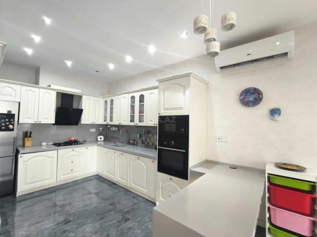 Kirayə verilir 4 otaqlı mənzil 140 m²