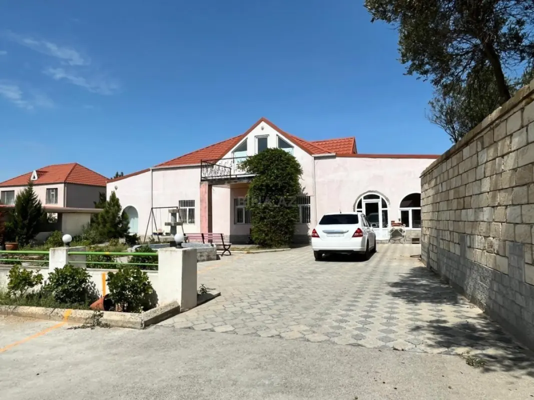 Satılır 8 otaqlı həyət evi 295 m²