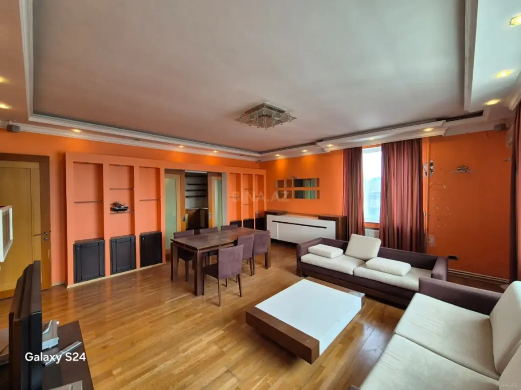 Satılır 3 otaqlı mənzil 134 m²